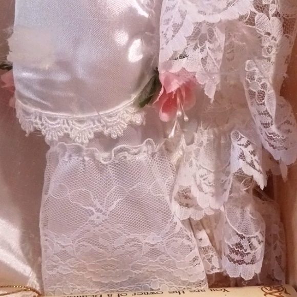 Limited Edition! Soft Expressions Hand Painted Fine Bisque Porcelain Bride Doll - Picture 13 of 15